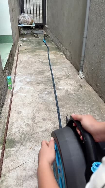 Kéo dây trong ngõ hẹp, hộp cuộn cầm tay